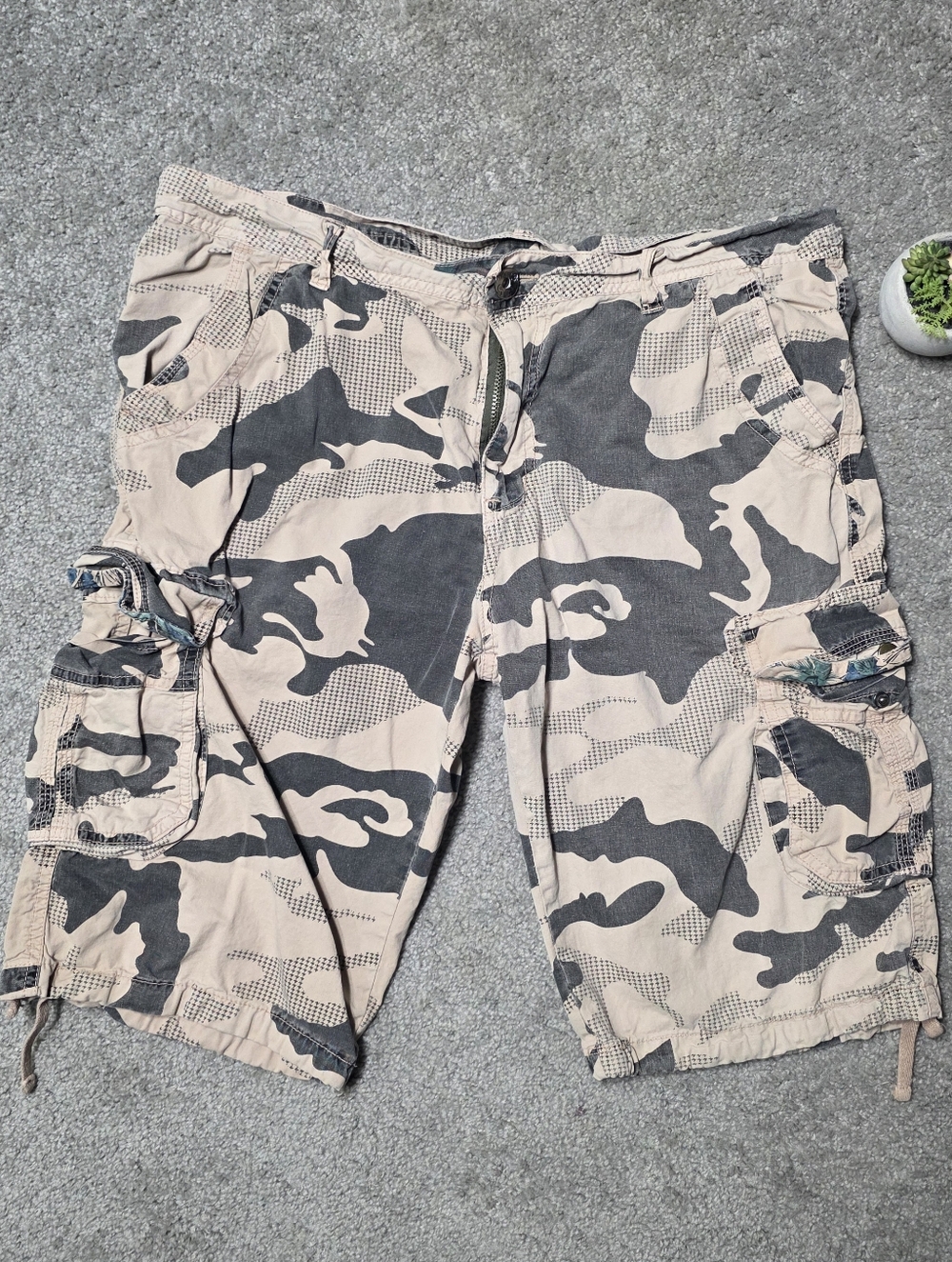 Tan and Black Camo Print Cargo Shorts Gorpcore Size 34